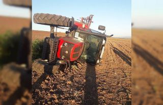 Malkara’da traktör devrildi