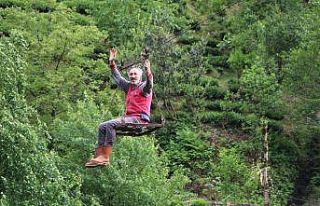 Malzeme taşınan teleferik ulaşım aracı oldu