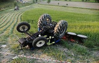 Manisa’da traktör devrildi: 1 ölü