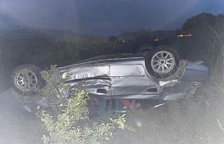 Manisa’da yoldan çıkan otomobil takla attı: 2...