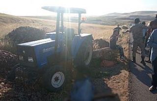 Mardin’de kontrolden çıkan traktör devrildi:...
