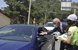 Marmaris Trafik haftasında denetim yapıldı, hediyeler...