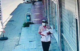 "Maviş" bebek kaldırıma terk edilmeye...