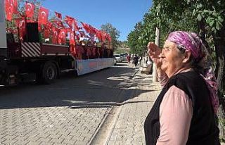Mehterin sesini duyan Ayşe teyze yerinde duramadı