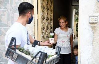 Mersin’de ’Anneler Günü’nde 10 bin çiçek...