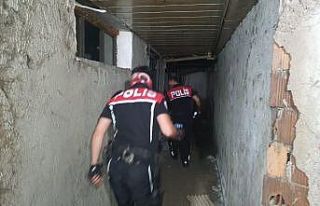 Metruk binalara 100 polisle yapılan baskında 11...