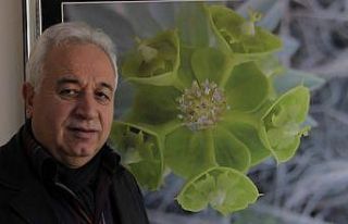 Mevlana çiçeğinin fotoğrafçısı Ömer Çetiner,...