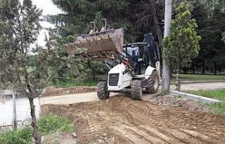 Mezarlıklarda çalışmalara devam ediliyor