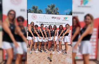 Mezitli Belediyesinin tenisçileri Antalya’dan şampiyonlukla...