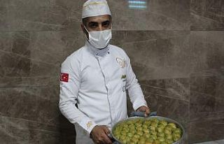 Midye baklava siparişlerine yetişemiyorlar