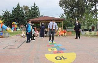 Milli Eğitim Müdürü Yıldız çocuklarla oyun...