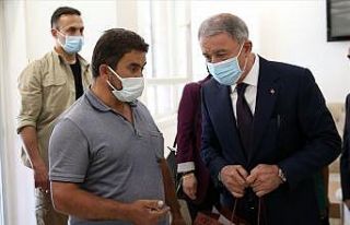 Milli Savunma Bakanı Akar, Kayseri’de şehit yakınları...