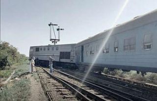 Mısır’da yolcu treni raydan çıktı