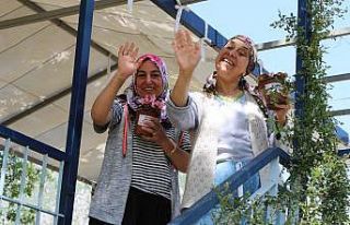 Mobil konserler bugün anneler için düzenlendi