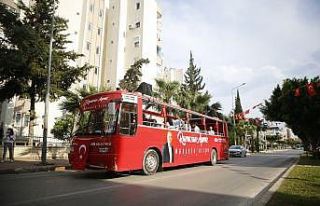 Mobil konserlere balkonlardan eşlik ettiler