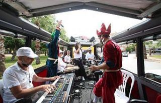 Mobil Ramazan Konserlerine balkonlardan eşlik ettiler