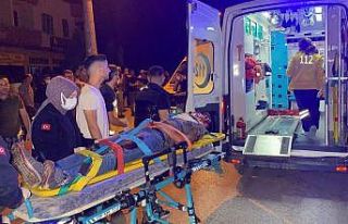 Motosiklet ile minibüs çarpıştı: 2 yaralı