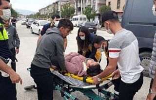 Motosiklet minibüse çarptı: 1 yaralı