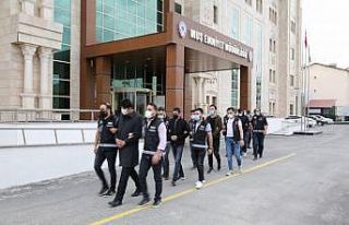 Muş polisi uyuşturucu tacirlerine göz açtırmıyor