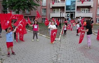 Muş’ta 19 Mayıs balkonlardan kutlandı