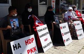 Muş’ta HDP önünde eylem yapan ailelerin sayısı...