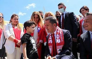 Mustafa Sarıgül gençlere seslendi: "Ülkemizin...