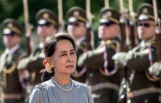 Myanmar’ın devrik lideri Suu Kyi ilk kez duruşmaya...