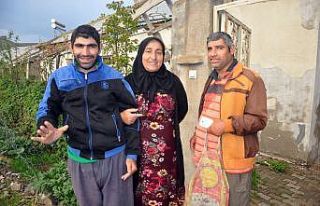 Naciye anne 35 senedir 4 engelli çocuğuna bakıyor