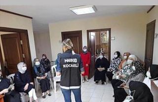 ‘Narkotik polisi’ anneler İZMEK’te bilinçleniyor