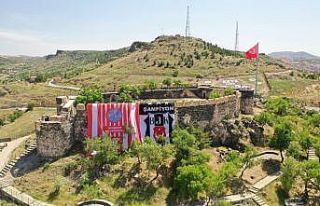 Nevşehir Kalesi’ne dev Beşiktaş bayrağı asıldı