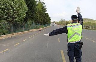 Nevşehir’de jandarma ekipleri 615 araç sürücüsüne...