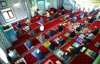 Nevşehir’de korona virüs tedbirli bayram namazı...