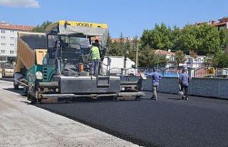 Niğde Belediyesi Yeni Köy Garajında asfalt serimine...