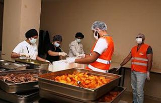 Nilüfer’de vatandaşa sıcak yemek desteği