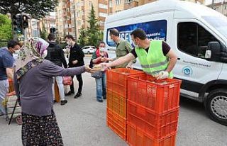 Odunpazarı Belediyesi Kadir Gecesi’nde helva dağıttı