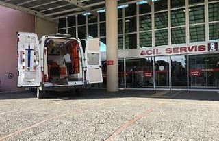 Oğlu babasını bıçakladı, müdahale eden polise...