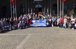 Öğrenciler, Yarın Çok Genç Olacak Projesi kapsamında...