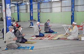 Ömer Matlı Kapalı Pazar Yeri pandemide çok amaçlı...