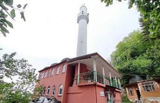 Ordu’da yıldırım düşen minarenin ucu koptu