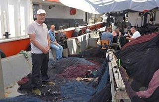 Ordulu balıkçılar sezon sonrası ağ mesaisinde