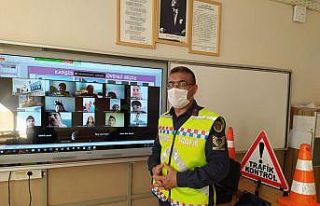 Osmaneli’de jandarmadan öğrencilere uzaktan trafik...