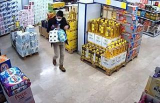 Osmaniye’de iki marketten kaşar peyniri ve zeytinyağı...