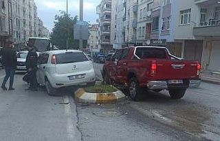 Otomobil ile pikap çarpıştı: 1 yaralı