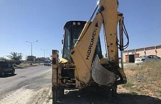 Otomobil kepçeye çaptı: 3 yaralı