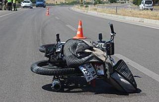 Otomobil motosiklete çarptı:1 yaralı
