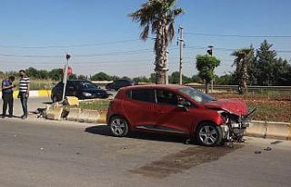 Otomobiller çarpıştı: 2 yaralı