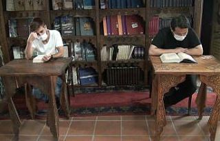 (ÖZEL) 600 yıllık tekkede sınavlara hazırlanıyorlar