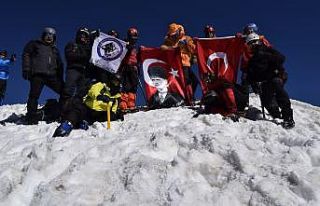 (Özel haber) Dağcılardan Erciyes’e ’19 Mayıs’...