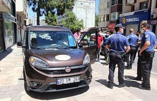 Özel hastaneye ait araç kaldırımdaki yayayı ezdi