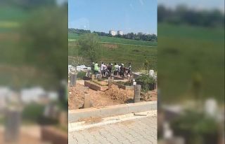 (ÖZEL) İşçiler mezarlıkta birbirine girdi: O...